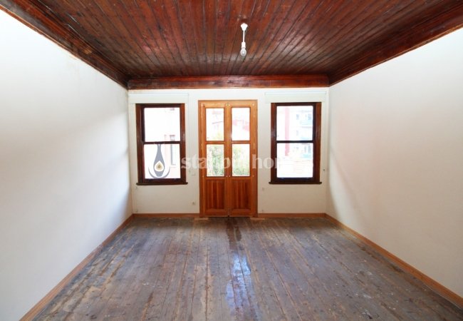 Old House with Bosphorus View in Uskudar Istanbul 10