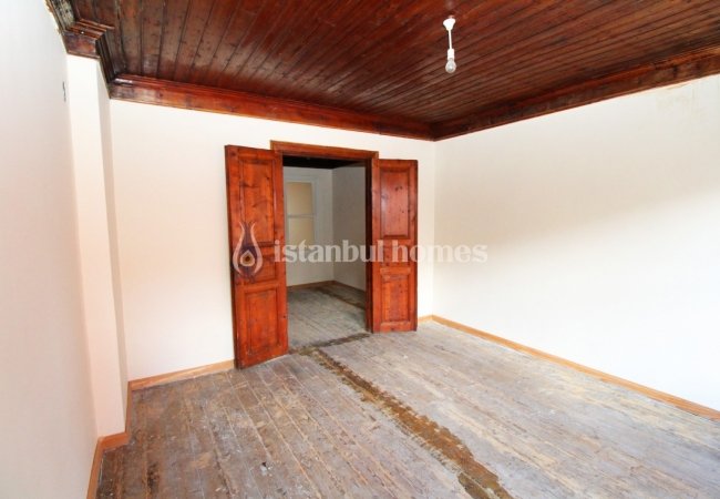 Old House with Bosphorus View in Uskudar Istanbul 11