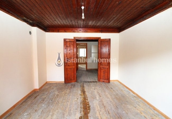 Old House with Bosphorus View in Uskudar Istanbul 12