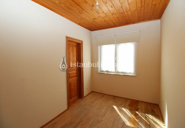 Old House with Bosphorus View in Uskudar Istanbul 13