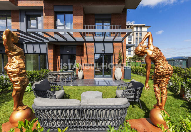 Sarıyer'de Özel Yüzme Havuzlu Satılık Lüks Daireler 18