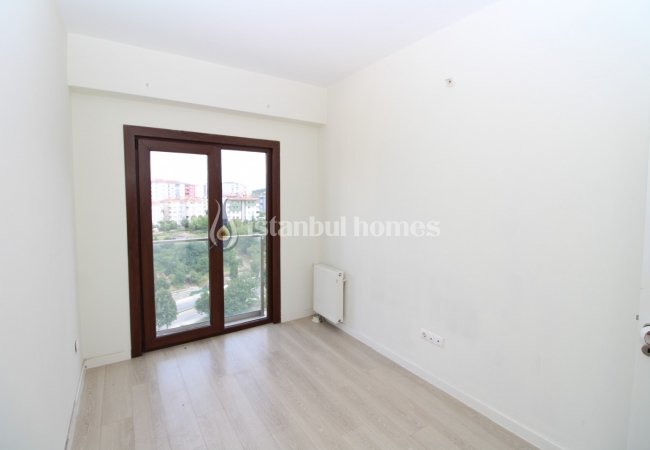 Apartment for Sale in a Complex with Security in Kartal 17