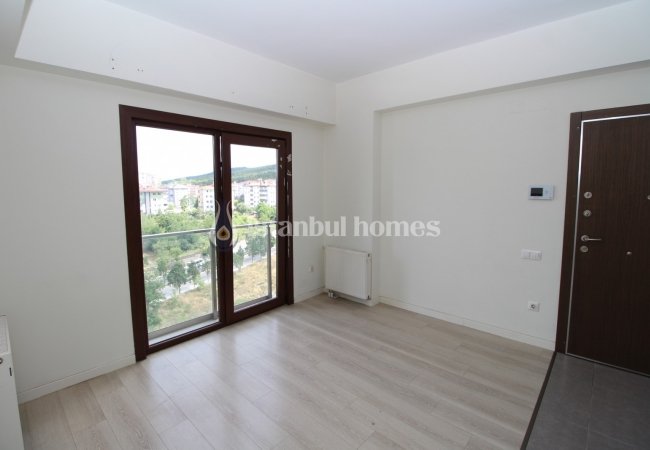 Apartment for Sale in a Complex with Security in Kartal 12
