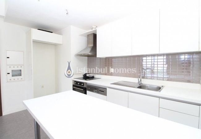 Apartment for Sale in a Complex with Security in Kartal 15
