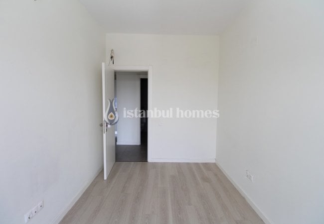 Apartment for Sale in a Complex with Security in Kartal 20