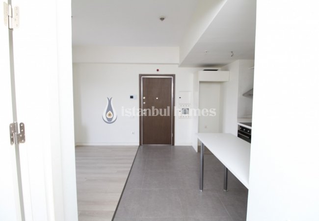 Apartment for Sale in a Complex with Security in Kartal 23