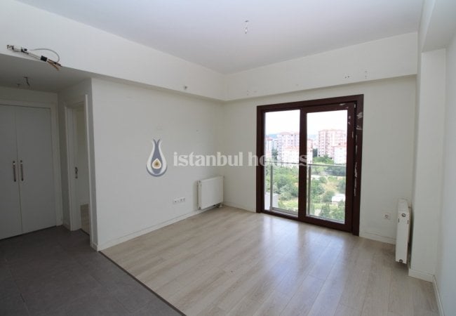 Apartment for Sale in a Complex with Security in Kartal 11