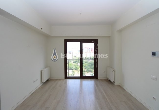 Apartment for Sale in a Complex with Security in Kartal 13