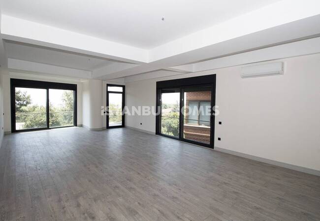 Maltepe'de Sahile Yakın Konumda Doğa Manzaralı Daireler 6