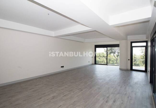 Maltepe'de Sahile Yakın Konumda Doğa Manzaralı Daireler 7