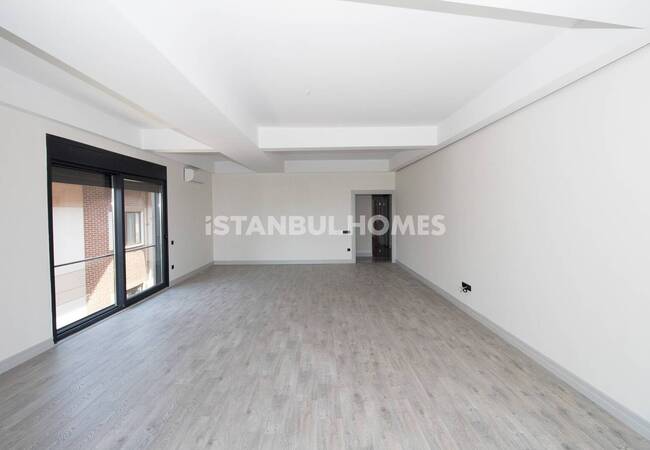 Maltepe'de Sahile Yakın Konumda Doğa Manzaralı Daireler 8