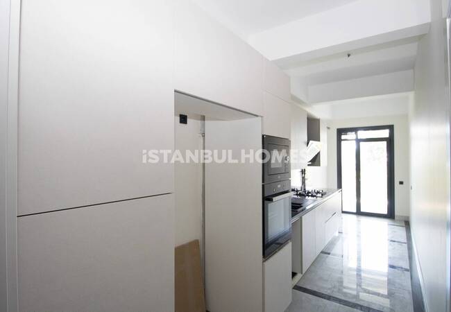 Maltepe'de Sahile Yakın Konumda Doğa Manzaralı Daireler 10