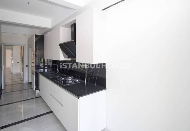 Maltepe'de Sahile Yakın Konumda Doğa Manzaralı Daireler 13