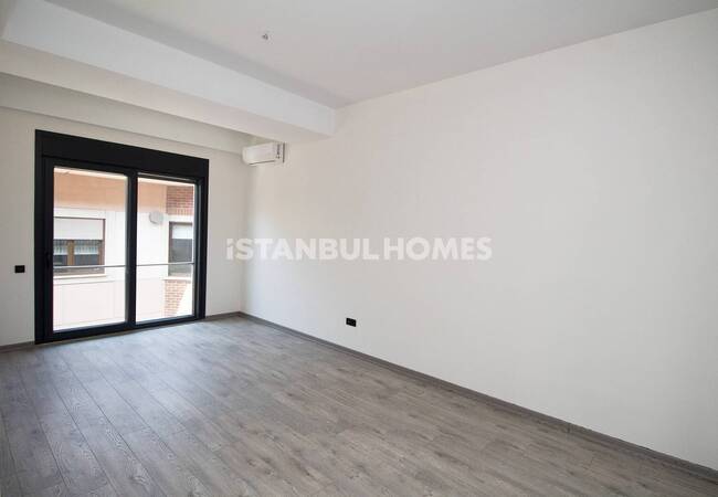 Maltepe'de Sahile Yakın Konumda Doğa Manzaralı Daireler 14