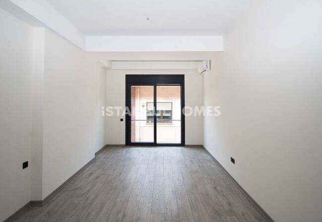 Maltepe'de Sahile Yakın Konumda Doğa Manzaralı Daireler 15