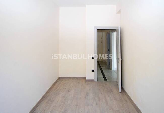 Maltepe'de Sahile Yakın Konumda Doğa Manzaralı Daireler 18