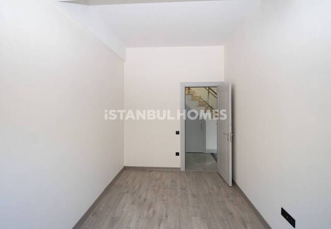 Maltepe'de Sahile Yakın Konumda Doğa Manzaralı Daireler 20