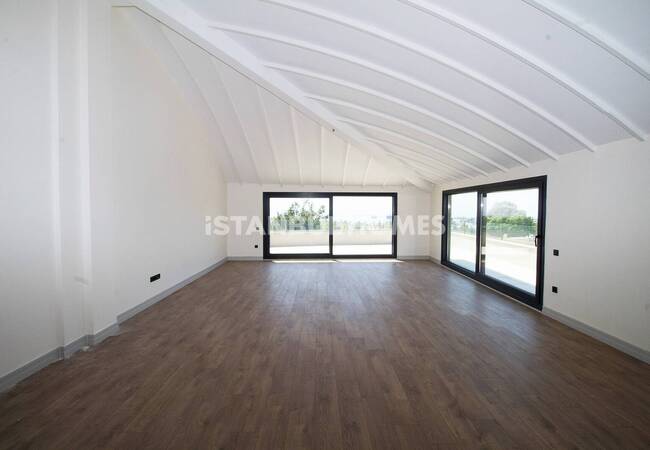 Maltepe'de Sahile Yakın Konumda Doğa Manzaralı Daireler 24