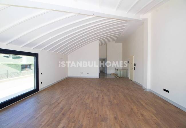 Maltepe'de Sahile Yakın Konumda Doğa Manzaralı Daireler 25