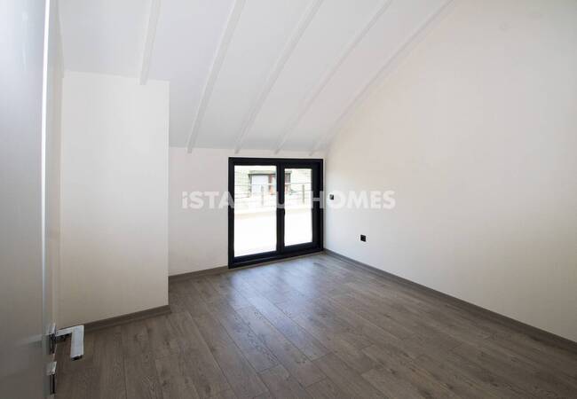 Maltepe'de Sahile Yakın Konumda Doğa Manzaralı Daireler 26