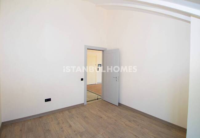 Maltepe'de Sahile Yakın Konumda Doğa Manzaralı Daireler 27