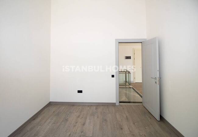 Maltepe'de Sahile Yakın Konumda Doğa Manzaralı Daireler 28