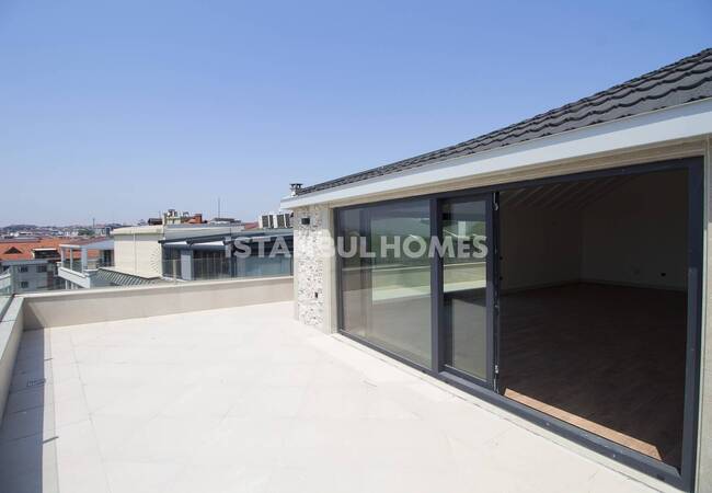 Maltepe'de Sahile Yakın Konumda Doğa Manzaralı Daireler 32