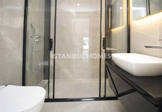 Maltepe'de Sahile Yakın Konumda Doğa Manzaralı Daireler 34