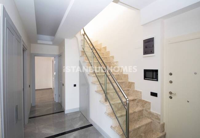 Maltepe'de Sahile Yakın Konumda Doğa Manzaralı Daireler 37