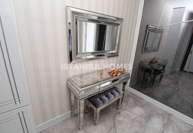 İstanbul’da Havuzlu Sitede Eşyalı Satılık 3+1 Daire 11