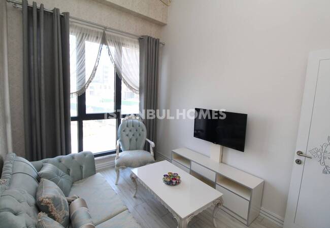 İstanbul’da Havuzlu Sitede Eşyalı Satılık 3+1 Daire 13