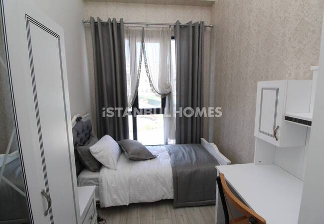 İstanbul’da Havuzlu Sitede Eşyalı Satılık 3+1 Daire 14