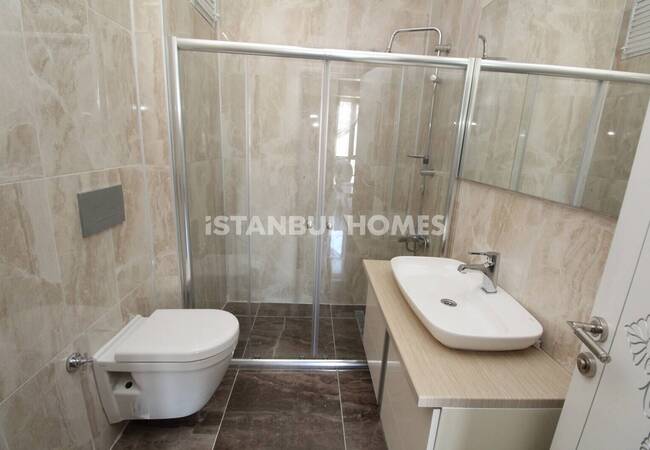 İstanbul’da Havuzlu Sitede Eşyalı Satılık 3+1 Daire 16