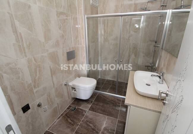 İstanbul’da Havuzlu Sitede Eşyalı Satılık 3+1 Daire 17