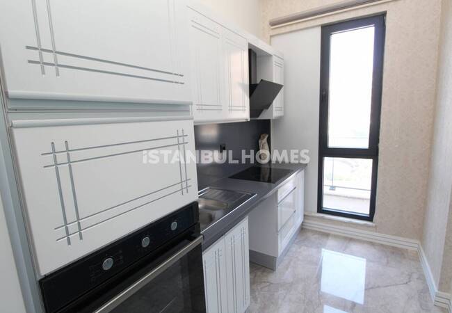 İstanbul’da Havuzlu Sitede Eşyalı Satılık 3+1 Daire 24