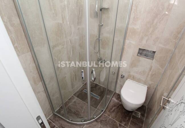 İstanbul’da Havuzlu Sitede Eşyalı Satılık 3+1 Daire 28