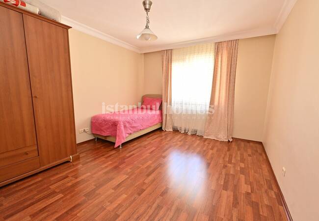 İstanbul Eyüpsultan'da Havuzlu Sitede Ferah Tasarımlı Daire 13