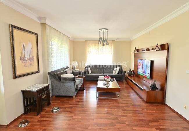 İstanbul Eyüpsultan'da Havuzlu Sitede Ferah Tasarımlı Daire 6