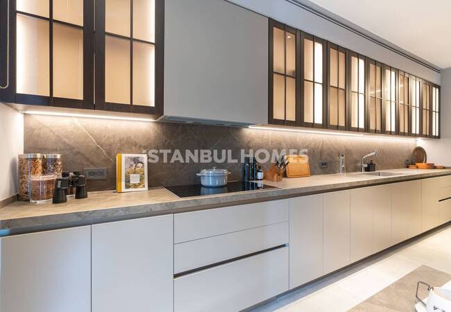 Luxe Real Estate with Sea View in Uskudar Istanbul 16