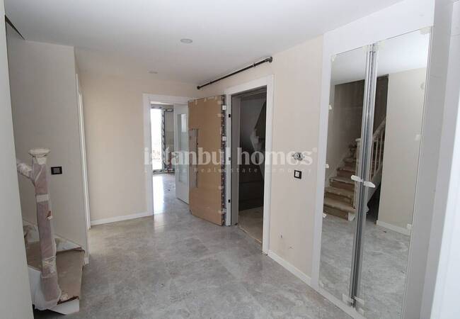 Spacious Real Estate 1 Km From the Sea in Buyukcekmece 4