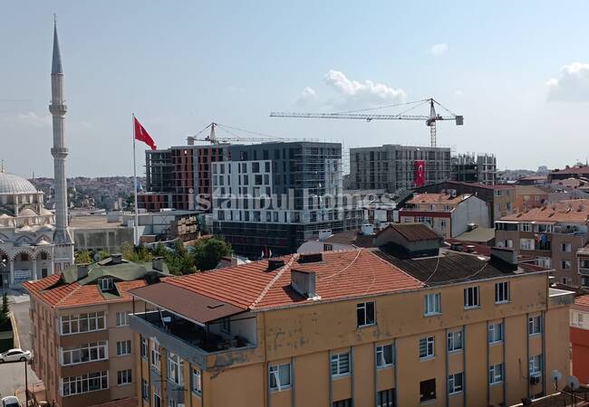 Apartment Close to Vialand Shopping Center in Eyupsultan 31