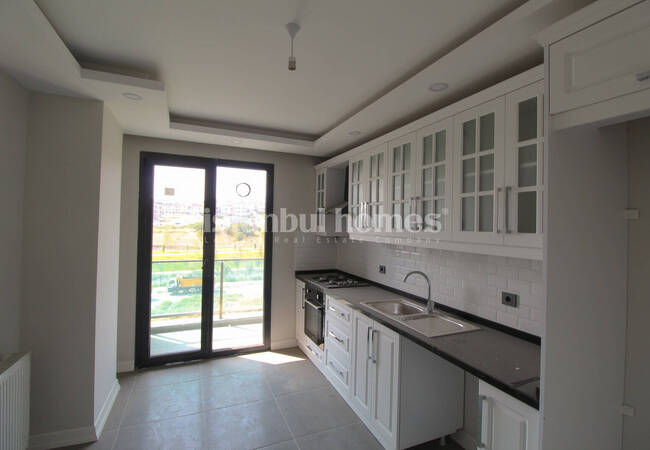 Beylikdüzü'nde Saunalı ve Havuzlu Sitede Balkonlu Daireler 9