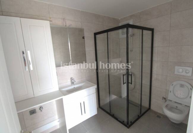 Beylikdüzü'nde Saunalı ve Havuzlu Sitede Balkonlu Daireler 12