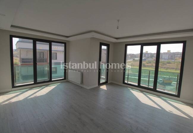 Beylikdüzü'nde Saunalı ve Havuzlu Sitede Balkonlu Daireler 13