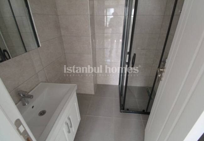 Beylikdüzü'nde Saunalı ve Havuzlu Sitede Balkonlu Daireler 18