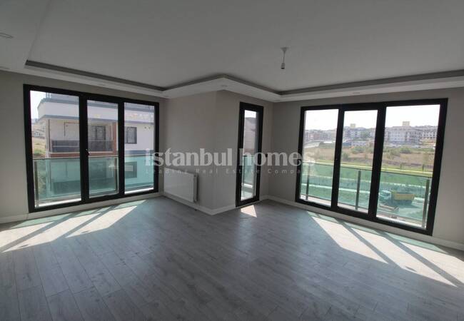 Beylikdüzü'nde Saunalı ve Havuzlu Sitede Balkonlu Daireler 20