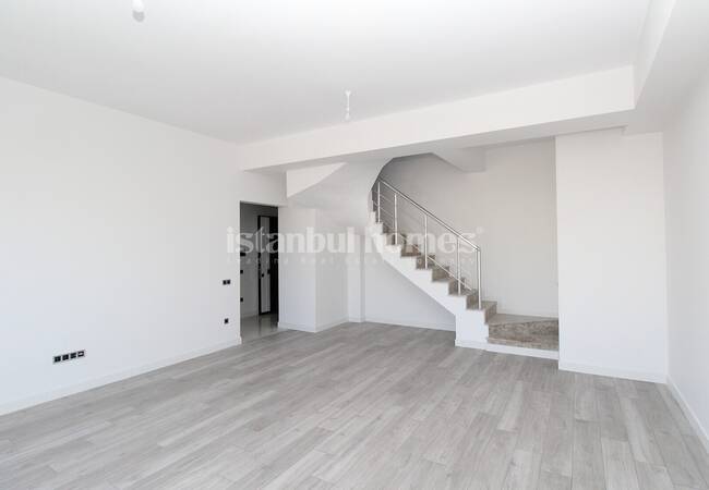 Stilvolle Duplex Wohnung Am Meer In Istanbul Buyukcekmece 22