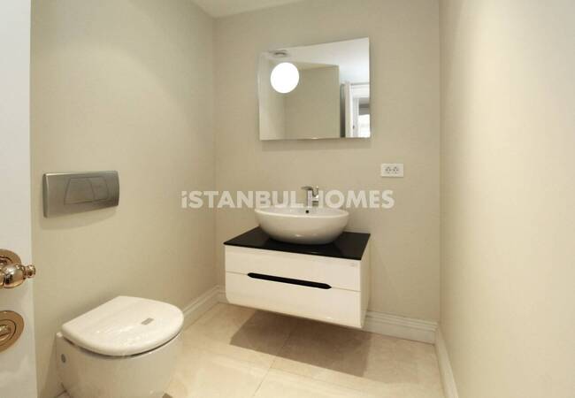 İstanbul Sarıyer'de Boğaz Manzaralı Yenilenmiş Binada Daireler 51
