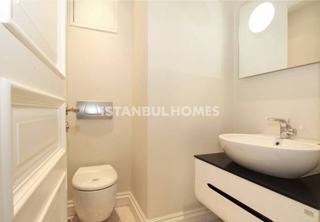 İstanbul Sarıyer'de Boğaz Manzaralı Yenilenmiş Binada Daireler 52