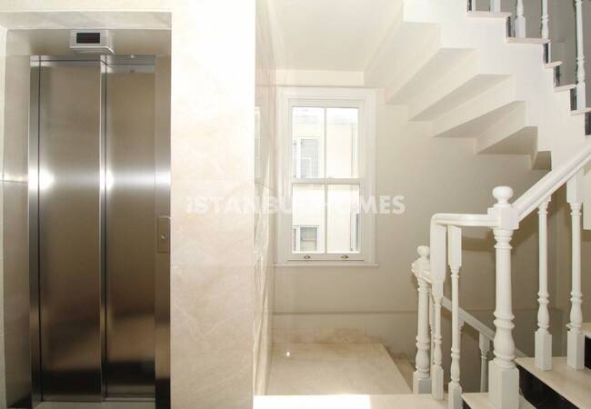 İstanbul Sarıyer'de Boğaz Manzaralı Yenilenmiş Binada Daireler 53